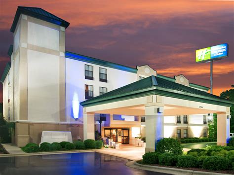 holiday inn fayetteville nc skibo road  Holiday Inn Express & Suites Fayetteville-Ft